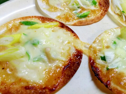 餃子の皮で簡単おつまみ！ネギ味噌ピザ